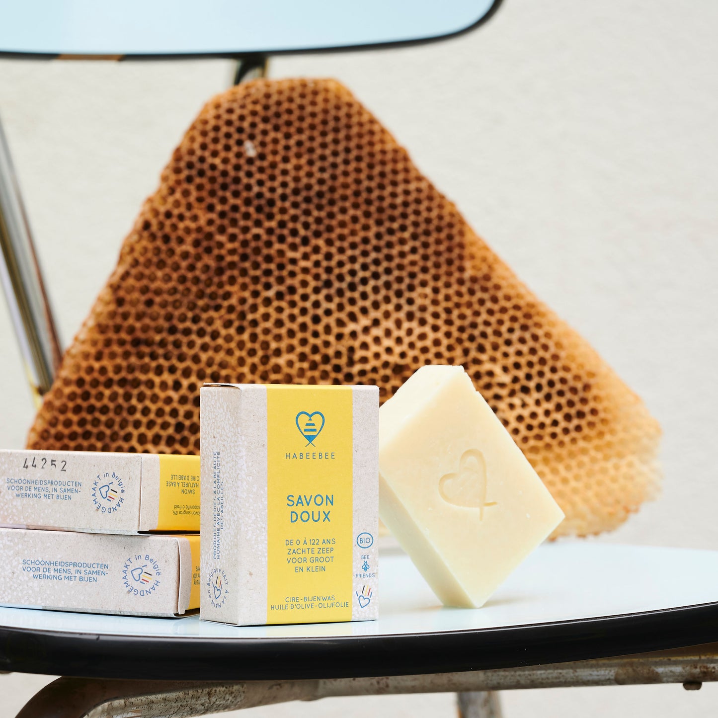 Savon doux à la cire d'abeille et huiles végétales