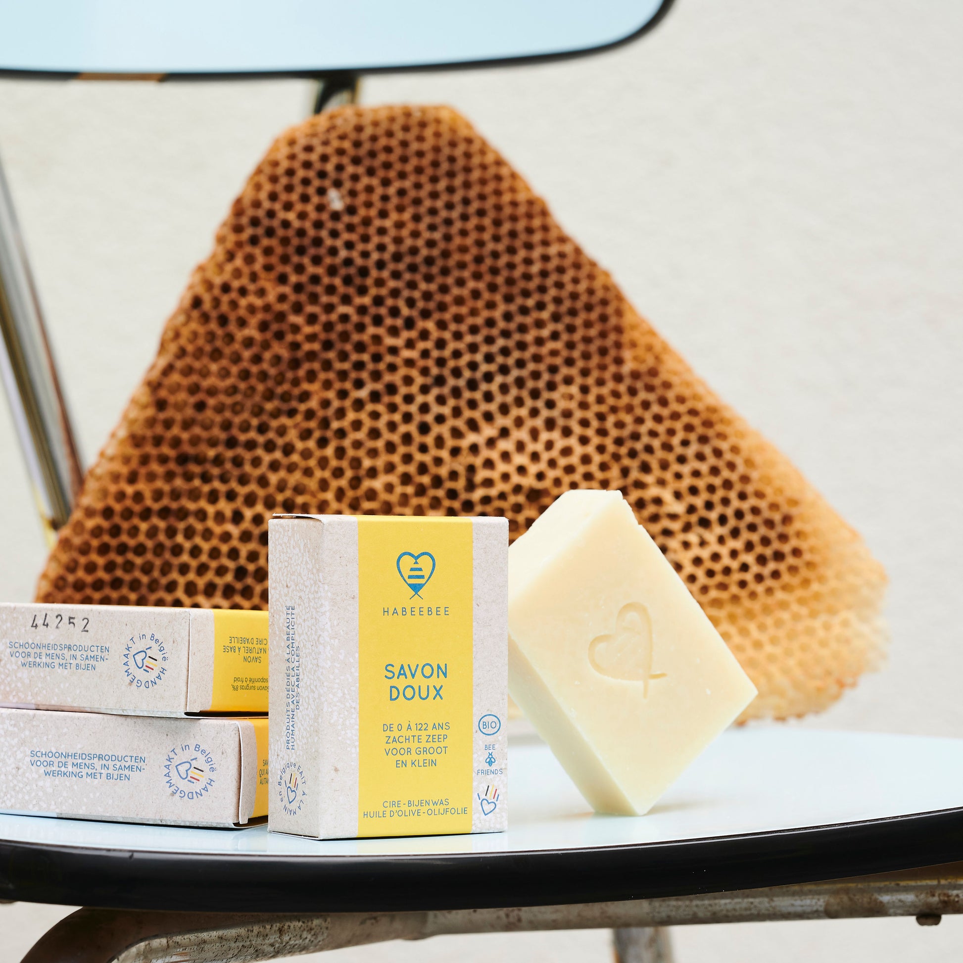 Savon doux à la cire d'abeille et huiles végétales