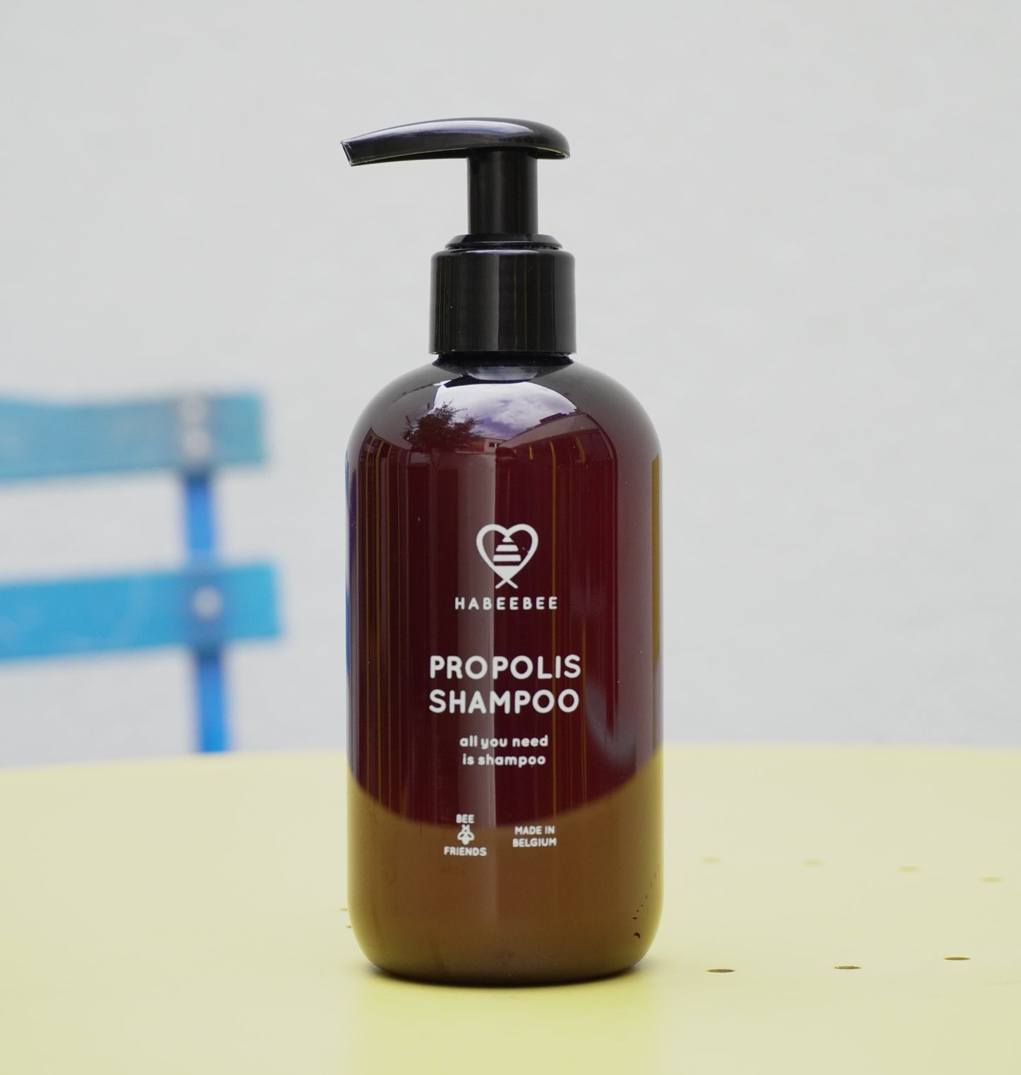 Liquid propolis shampoo
